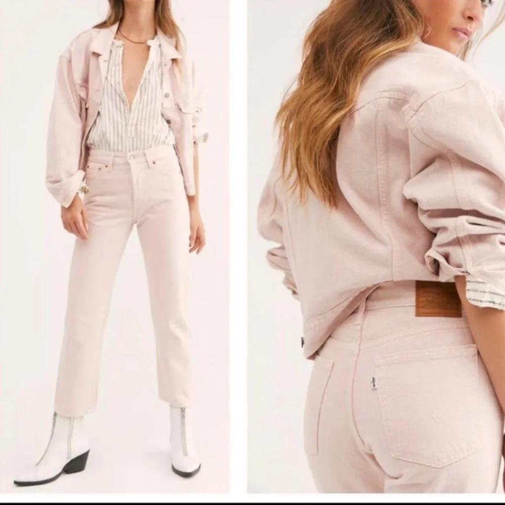 Levi’s Wedgie Hi Rise Straight Cropped🎀🎀 - Picture 9 of 13